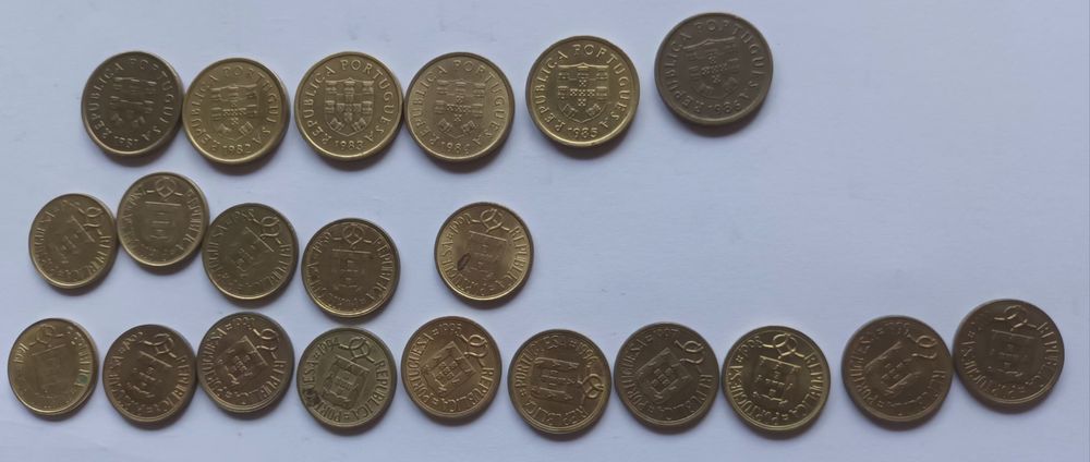 Moedas 1 escudo República portuguesa. Datas diferentes