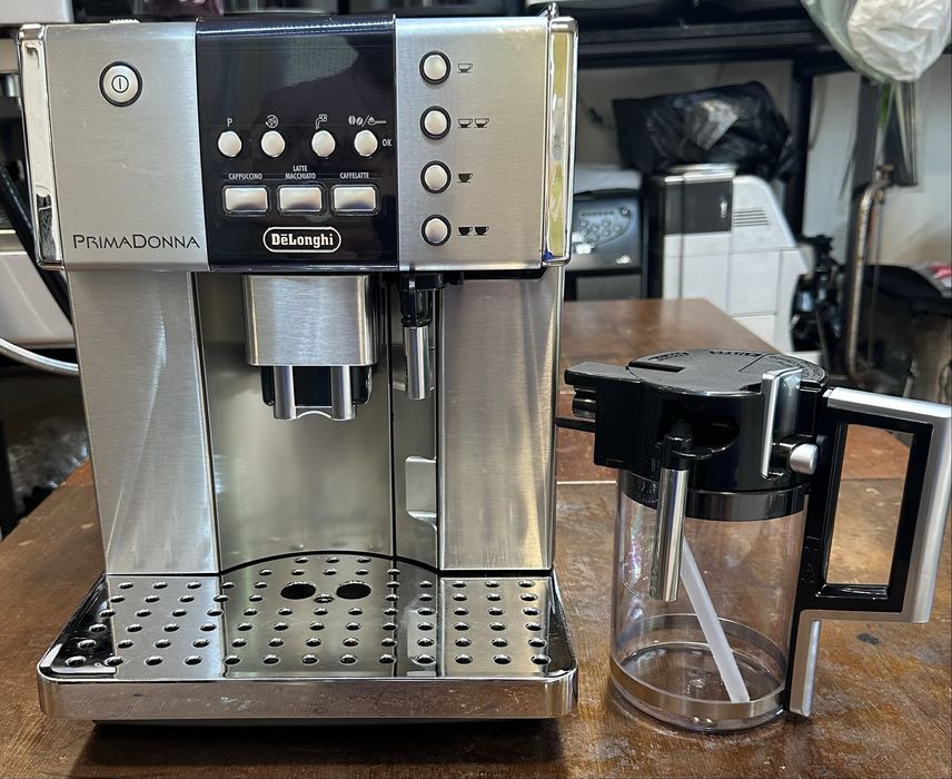 Кофемашина DeLonghi PrimaDonna
