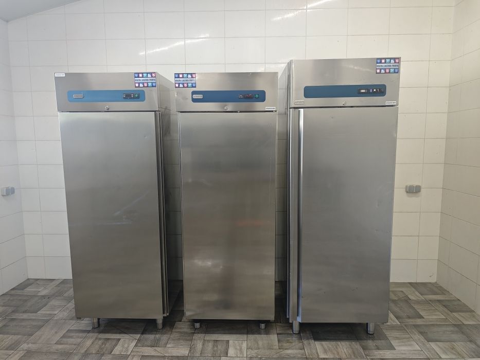 Професійний холодильник шафа 640 л Electrolux Італія