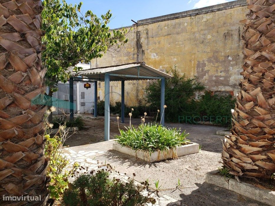 Moradia T3 - Tavira no centro histórico, por recuperar