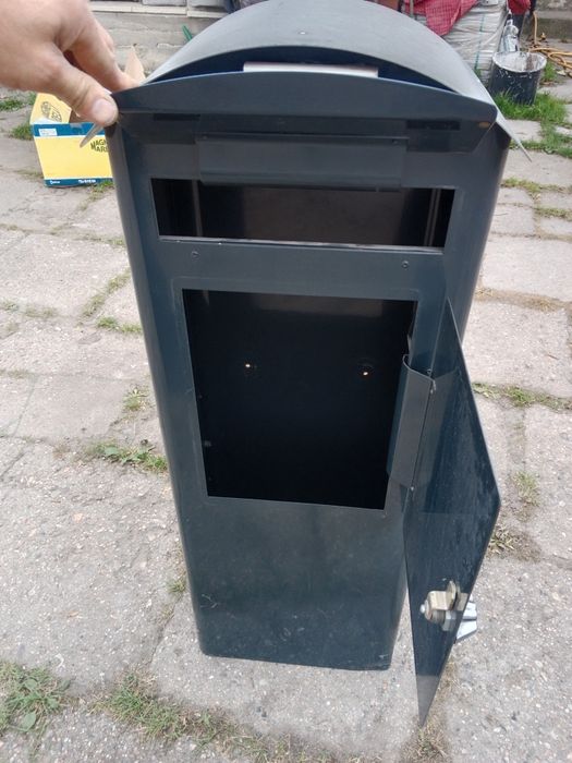 Skrzynka pocztowa paczkomat słupek do przesylek