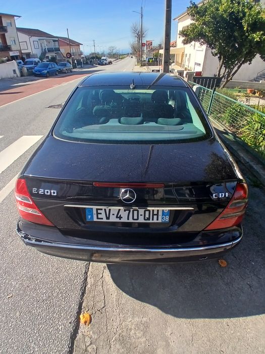Mercedes à Elegance E 200