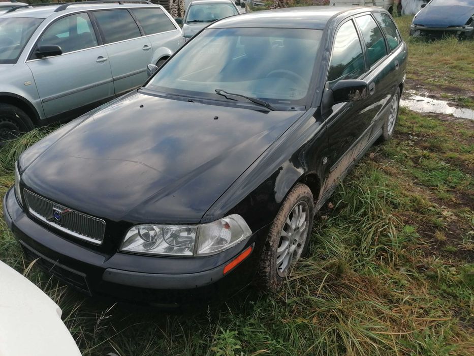 Volvo V40 2001r 1,8E Karoseria z przeznaczeniem na części