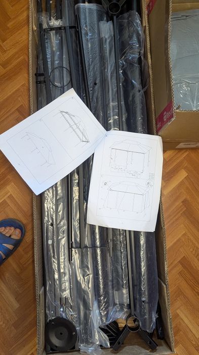 Pawilon przeciwsłoneczny 3x4m posiada 6 nóg odbiór osobisty.