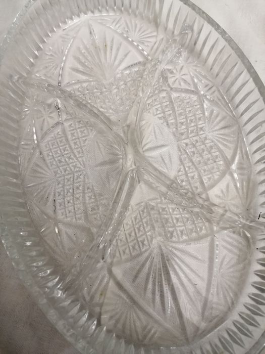 Prato vintage de vidro prensado para aperitivos. s