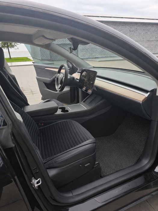 Tesla Model Y 2024 VIN 7SAYGAEE8RF184937 фото оголошення 13 з 20