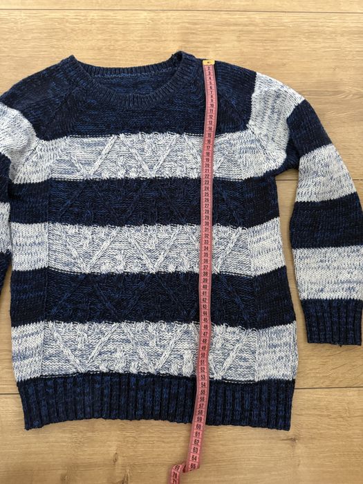 Sweter w paski dekoracyjny splot