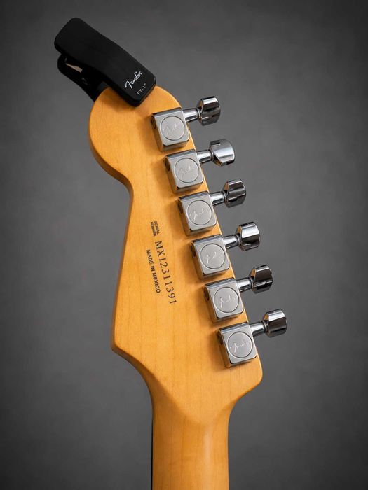 Fender Standard Stratocaster Candy Apple Red (Made in Mexico) – Como Nova