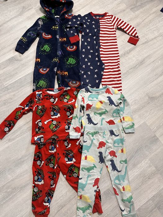 Большой пакет одежды на мальчика 4-5лет