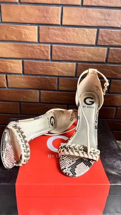 Босоніжки by GUESS
