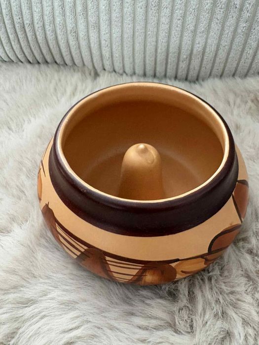 ceramiczna popielniczka o orientalnym wzornictwie
