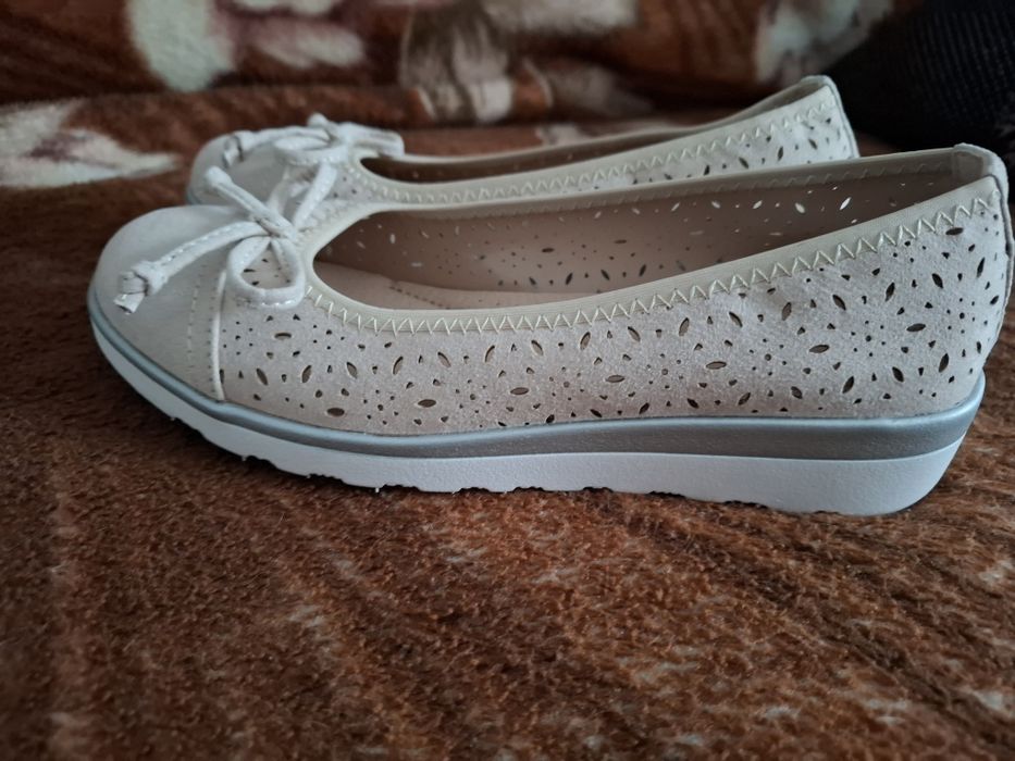 Buty 37 kremowo-ŕóżowe