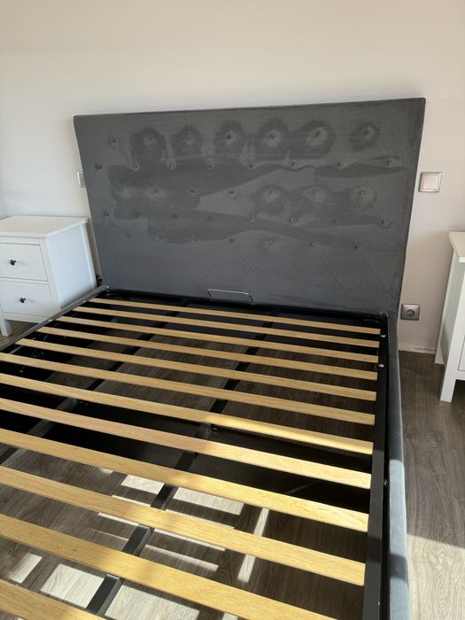 Cama com estrado elevatorio