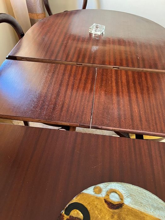 Mesa extensível com cadeiras