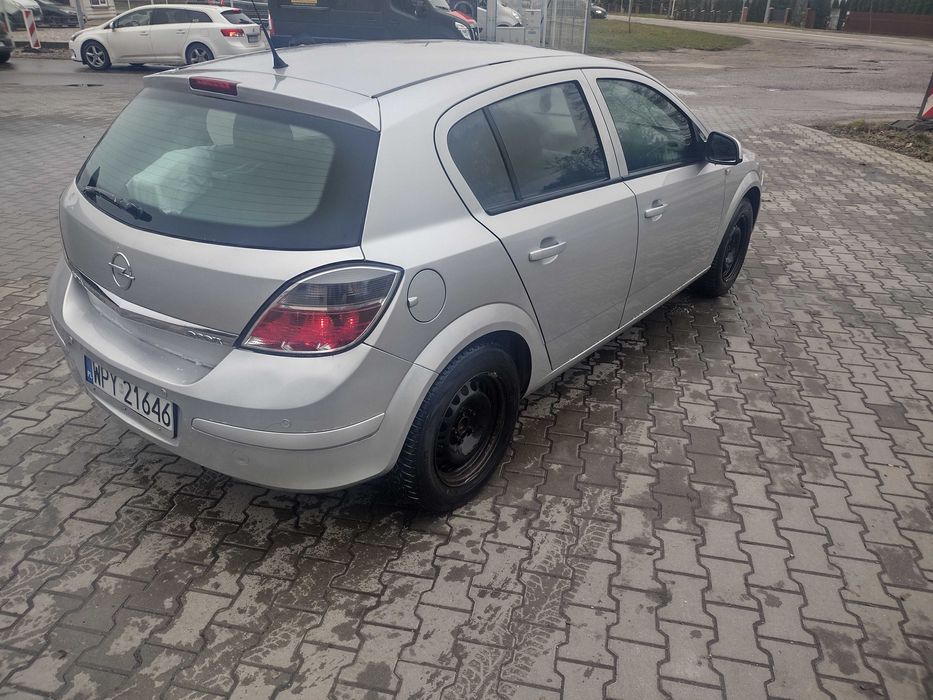 Opel astra model 2012 +lpg,klima,2x koła
