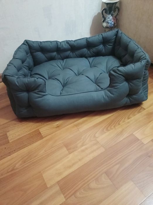 Лежанки для собак та котів.