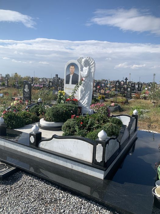 Гранітні памʼятники від виробника