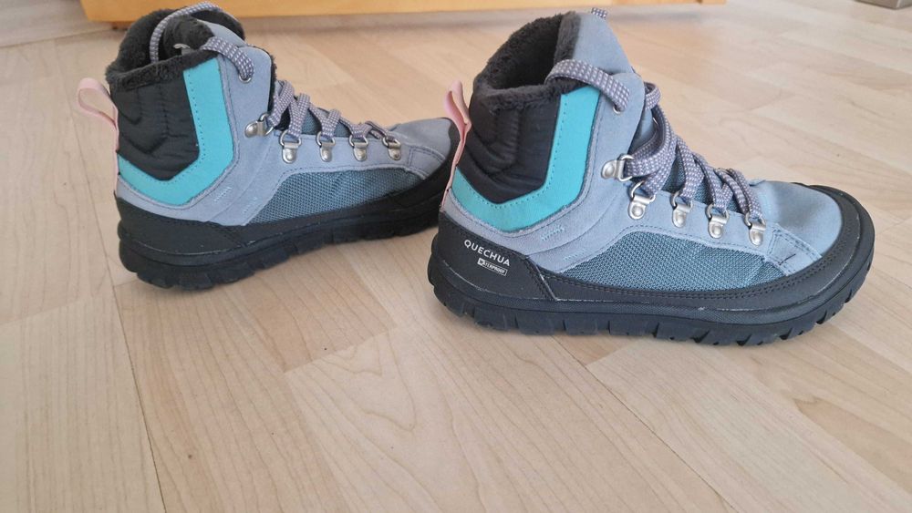 Botas Quechua, waterproof, tamanho 34