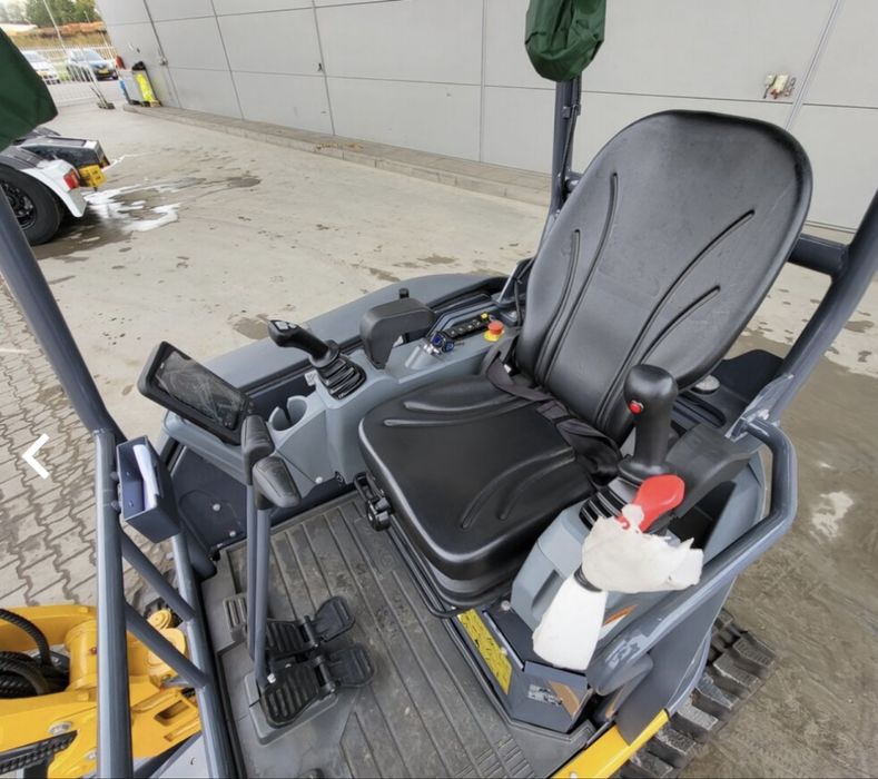 Mini Giratoria XCMG 27 E.