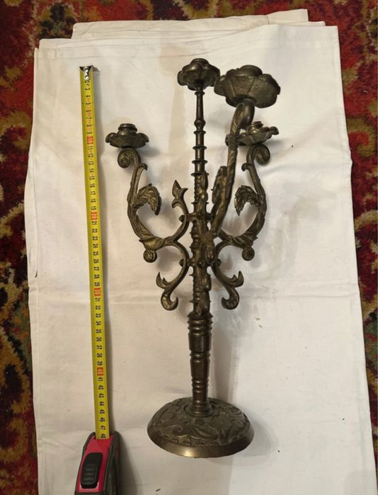 Świecznik czteroramienny mosiężny.