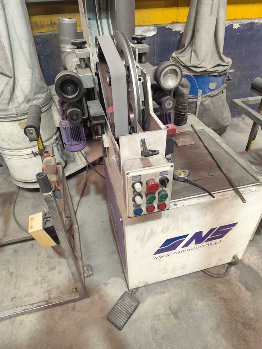 Maquina de escovar redondos (lixadora)