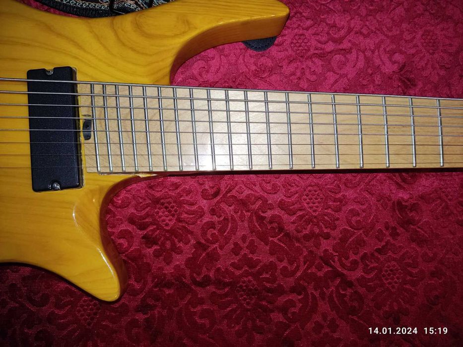 Gitara elektryczna 8 - strunowa headless (bezgłowa)