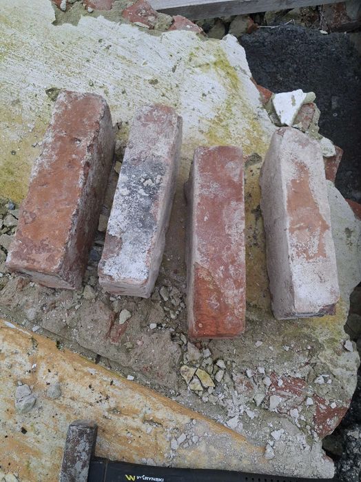 Cegła z rozbiórki.