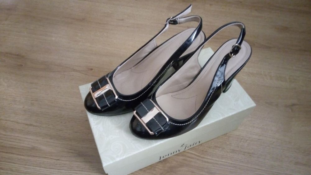 Czarne czółenka z ozdobną klamerką, roz.38