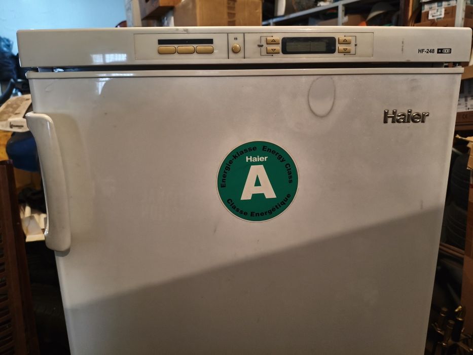 Arca congeladora vertical Haier HF-248
