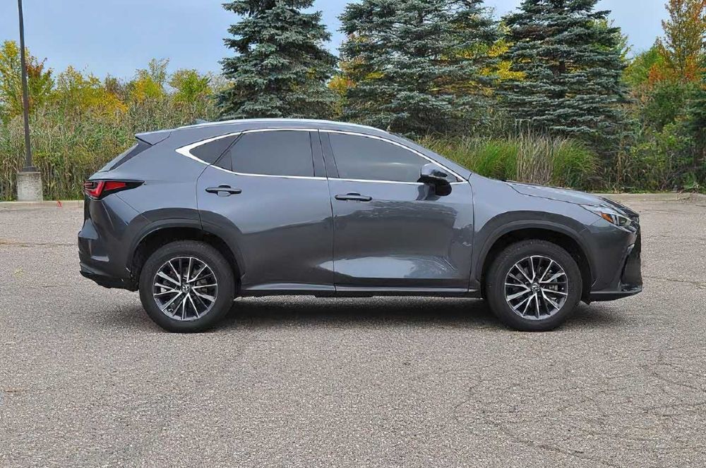 Lexus NX 350h Premium      2022