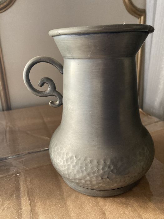 Jarra e prato em ferro martelado