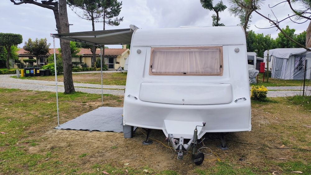 Caravana Pluma 300 com mover, toldo fiamma e ar condicionado.