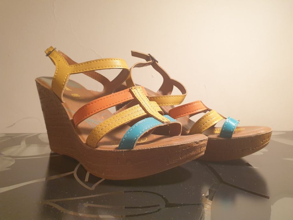 Sandały na koturnie Graceland r.38