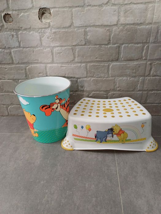 Banco e balde de criança