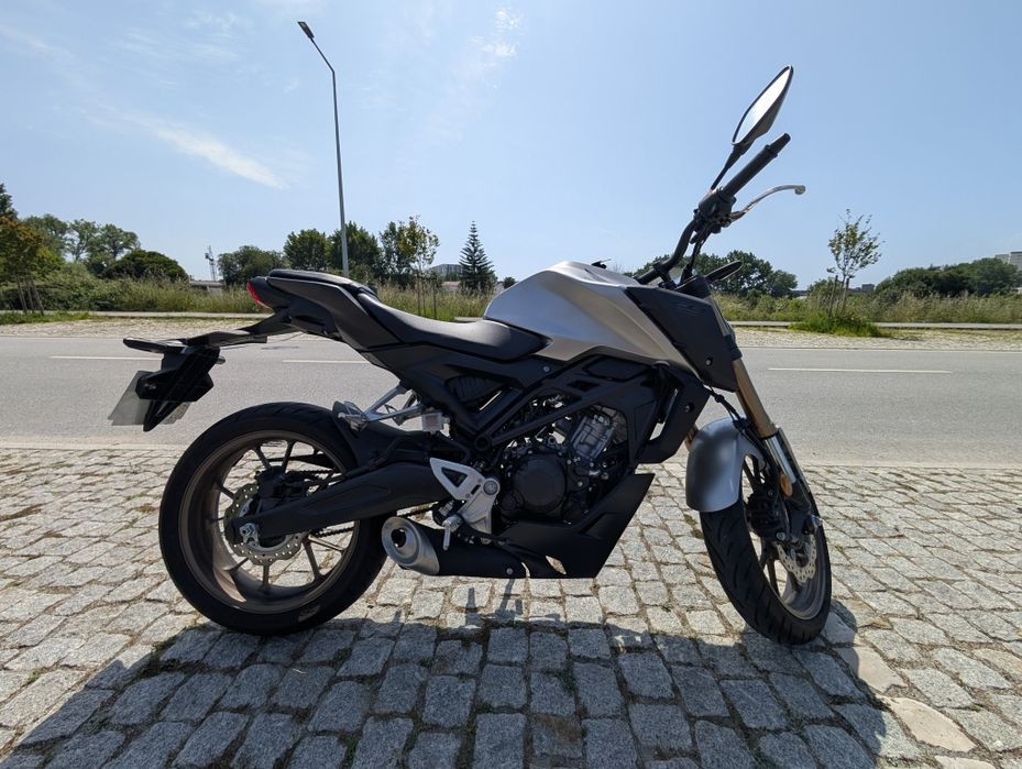 Honda CB125r 2024 com garantia e apenas 2090km