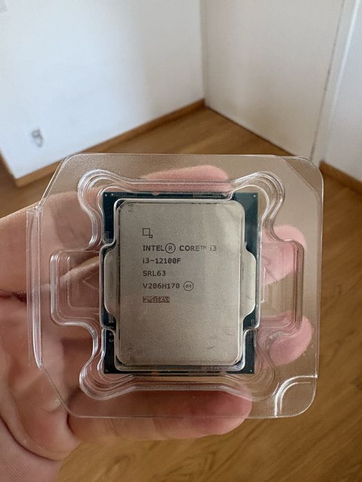 Processador Intel Core i3-12100F (com cooler)