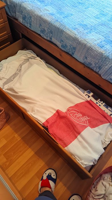 Cama casal com 2 gavetões grandes