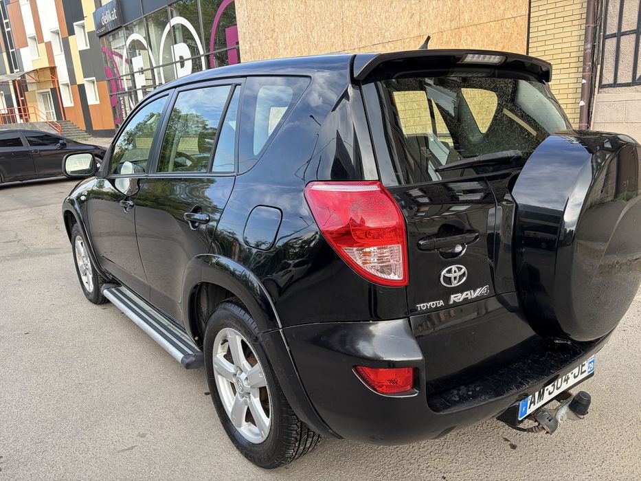 Toyota RAV4 2.2 D-CAT 4x4 МКПП 6-ступ