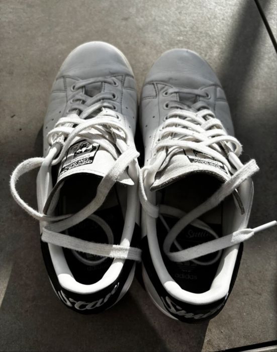 Adidas stan smith white black cursive heel