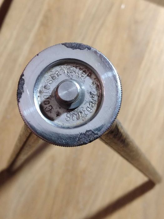 Stary mosiężny statyw fotograficzny