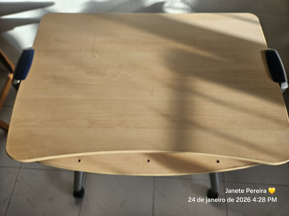 Mesa secretária para PC