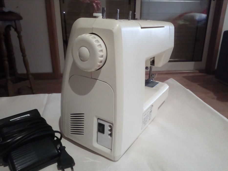 Máquina de costura Jata