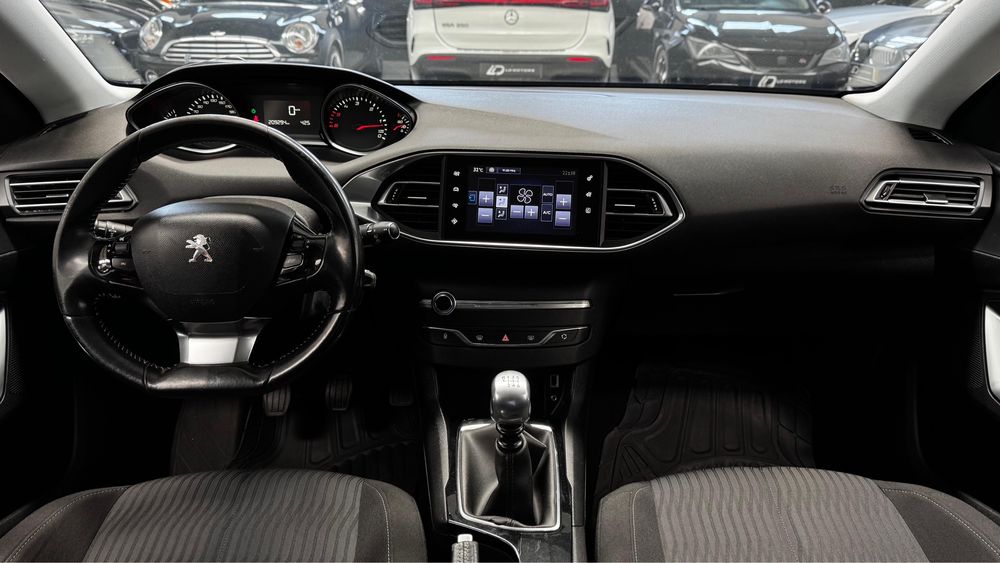 Peugeot 308 — fotografia 9