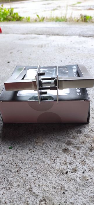 Klamki wewnętrzne do drzwi.