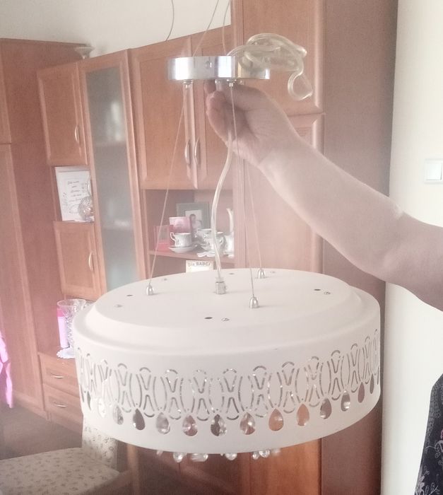 Żyrandol  biały stan  dobry
