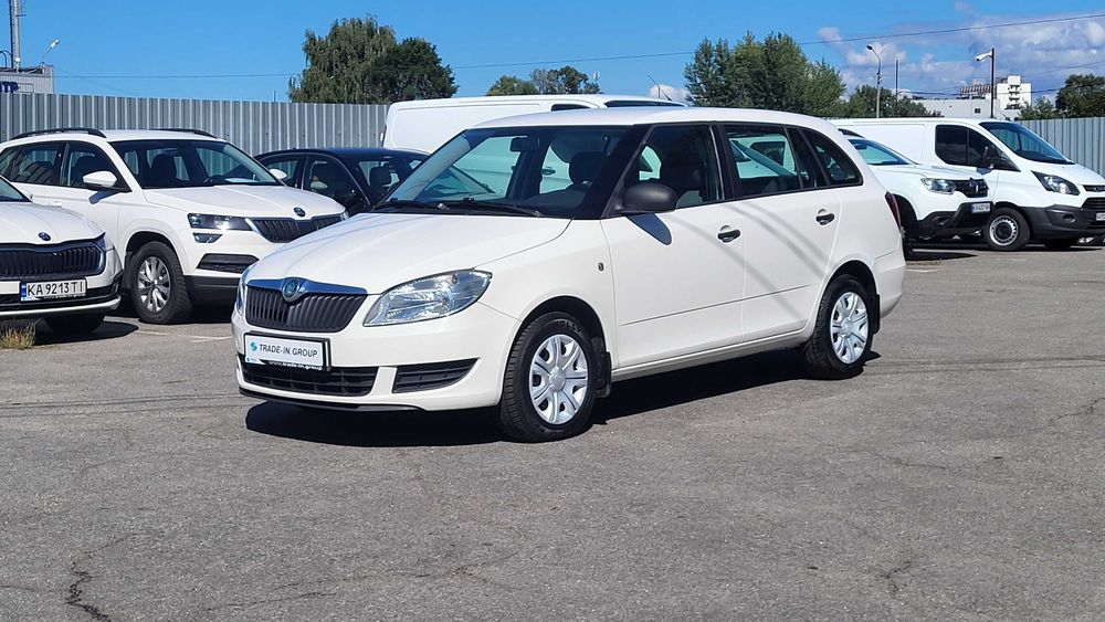 Авто Skoda Fabia 2013 1.6d
