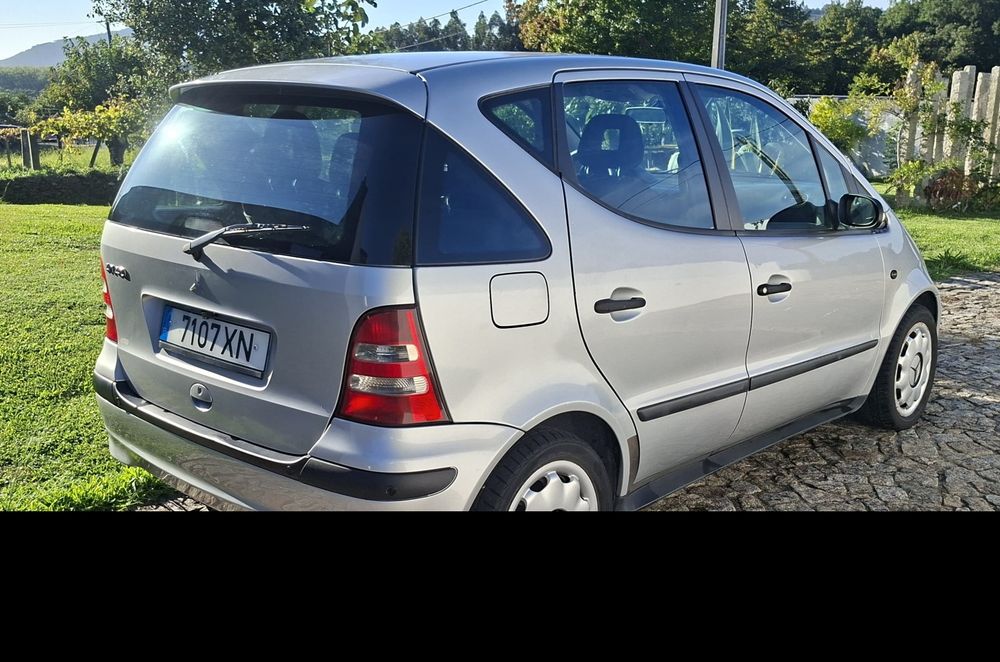 Mercedes-Benz Classe A 140 Classic com Câmara traseira e Sensores de estacionamento