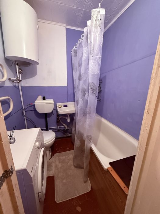 Подобово , почасово здам квартиру в центрі Вільнянську