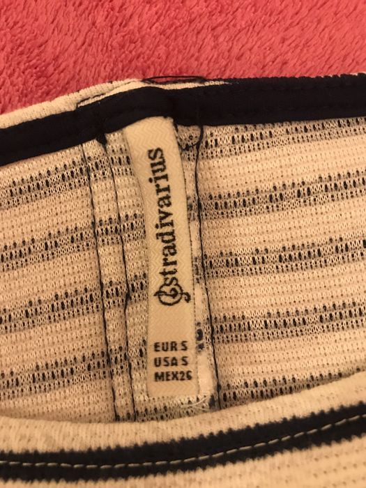 Vestido riscas brancas e azuis escuras