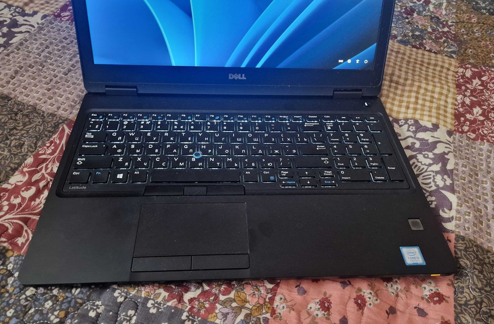 Dell 15 E5580/Full IPS/Core i5-6300U/15.6"/8Гб.DDR4/SSD256GB/HD520 2GB